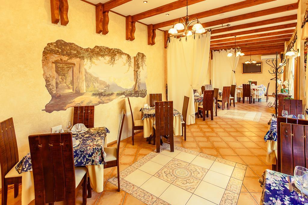 Dvorik Leva Hotel 3*